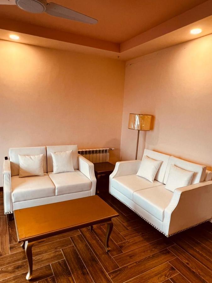 Reina Boutique Hotel - Murree Esterno foto